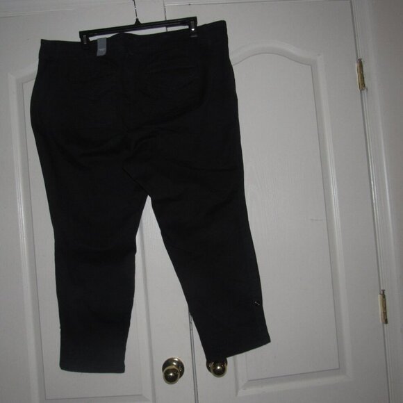 TORRID Crop Aviator Snap Roll Tab Stretch Black Pants Size 26 - Picture 3 of 8